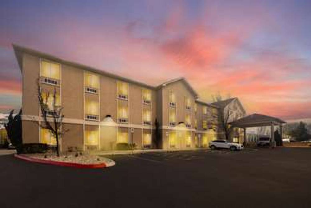 Comfort Inn And Suites Airport Convention Center 4