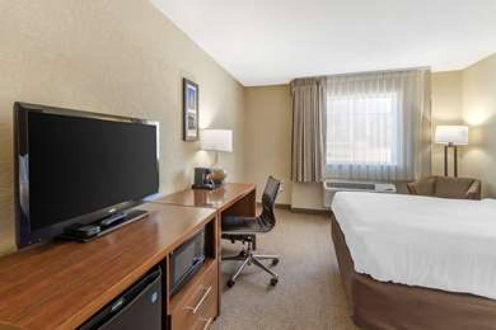 Comfort Inn And Suites Airport Convention Center 10