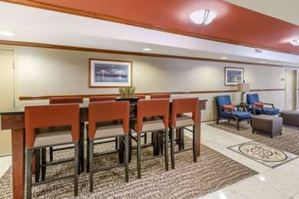 Comfort Inn And Suites Airport Convention Center 7