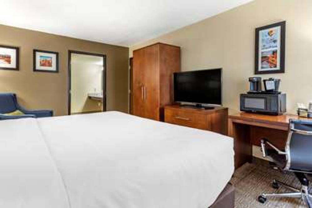 COMFORT INN AND SUITES ALBUQUERQUE 7