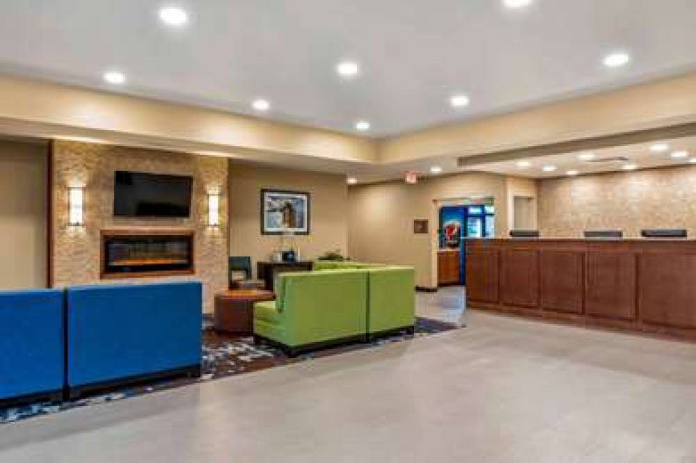 COMFORT INN AND SUITES AMES NEAR IS 7