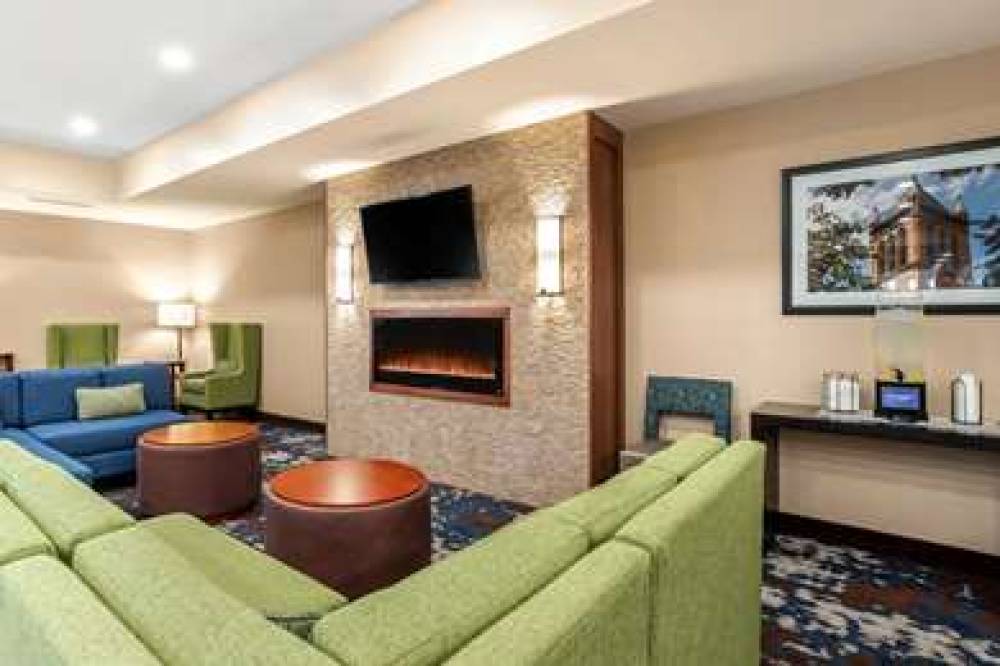 COMFORT INN AND SUITES AMES NEAR IS 6