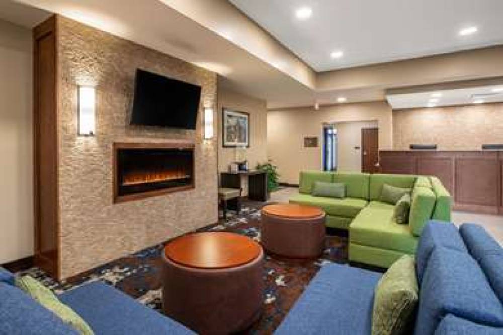 COMFORT INN AND SUITES AMES NEAR IS 4