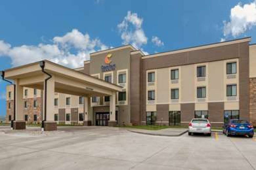 COMFORT INN AND SUITES AMES NEAR IS 1