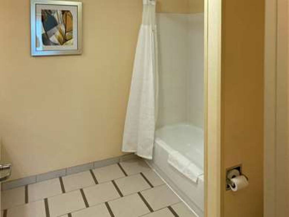 COMFORT INN AND SUITES ANKENY - DES 10