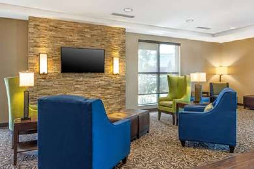 COMFORT INN AND SUITES AT CROSSPLEX 5