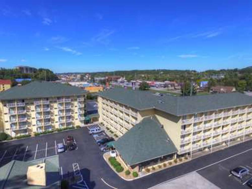 Comfort Inn And Suites At Dollywood Lane