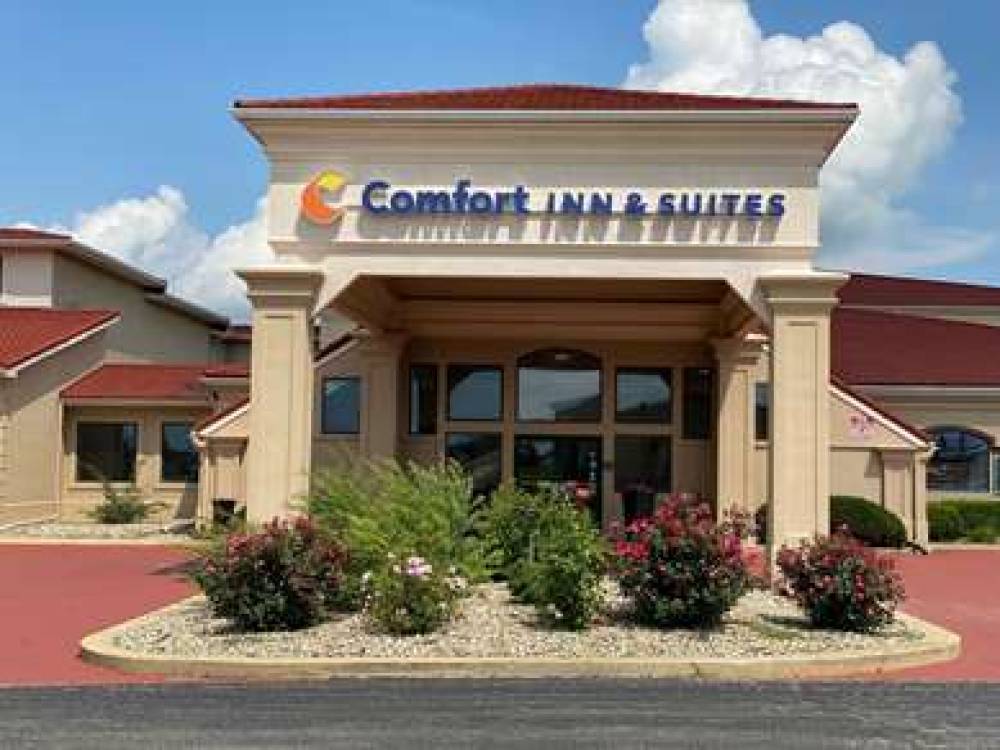 COMFORT INN AND SUITES AT  I-74 AND 1