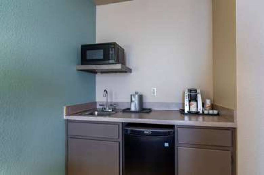 COMFORT INN AND SUITES BOULDER 7