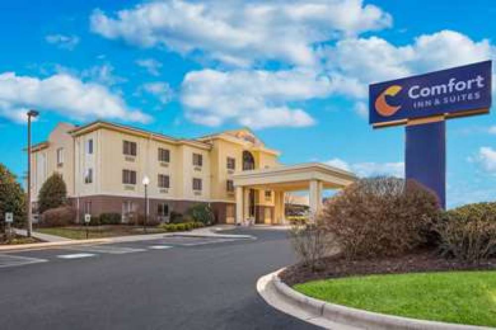 COMFORT INN AND SUITES BREVARD 1