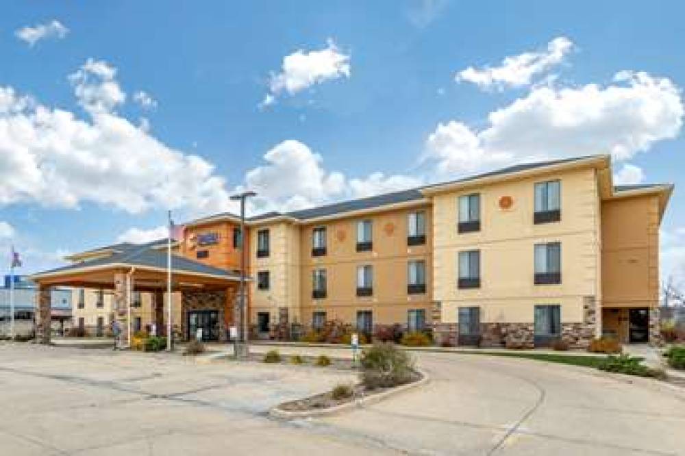 COMFORT INN AND SUITES CEDAR RAPIDS 1