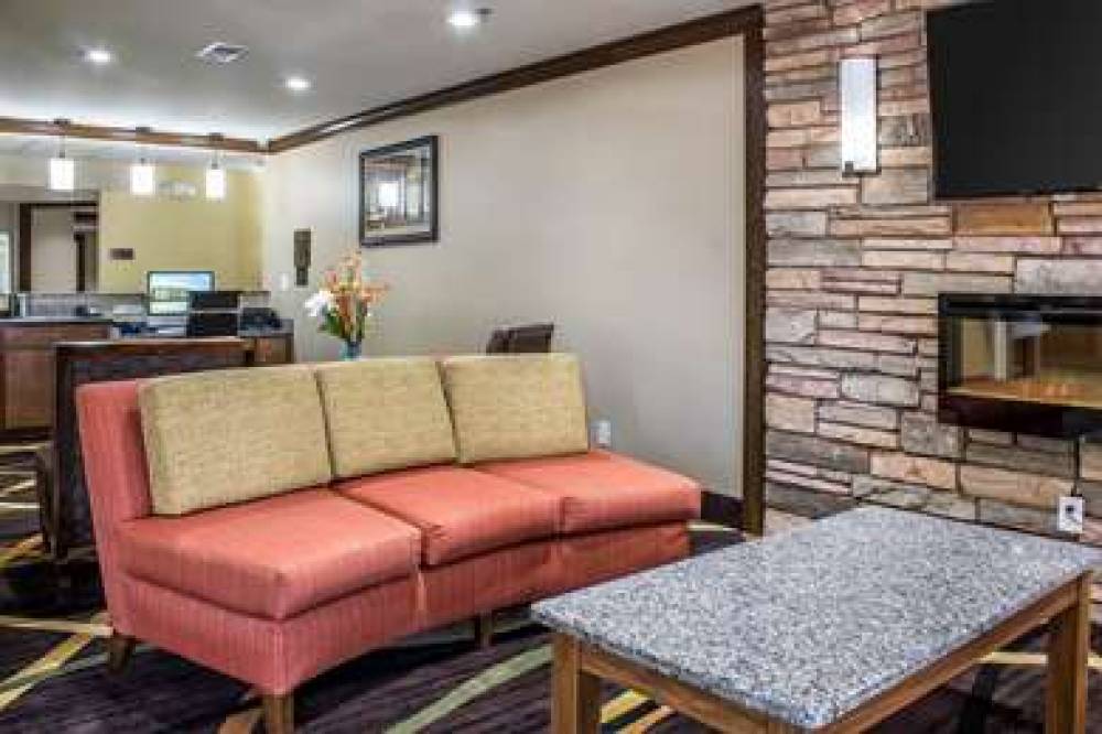 COMFORT INN AND SUITES CEDAR RAPIDS 5