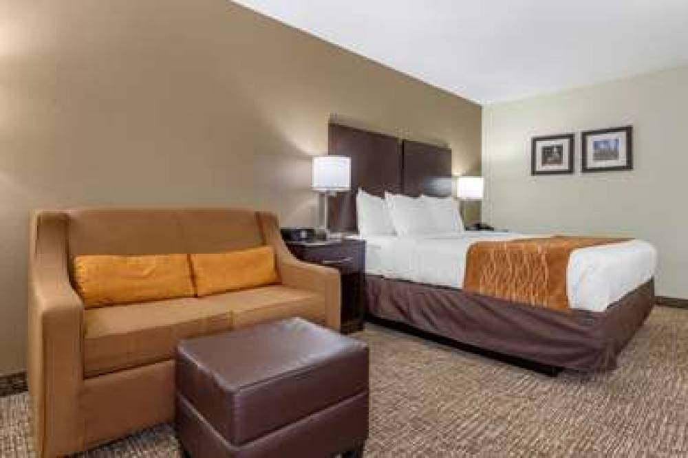 Comfort Inn And Suites 9