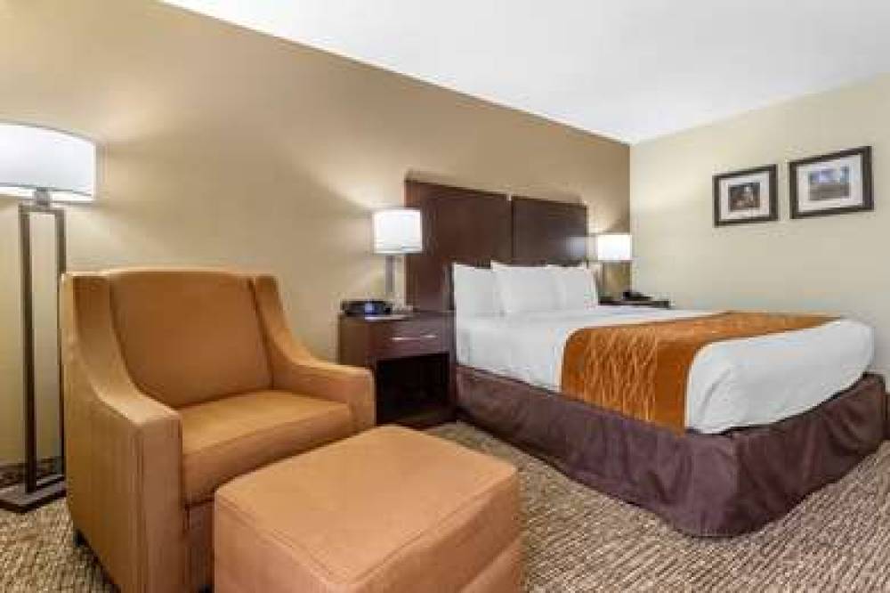 Comfort Inn And Suites 6