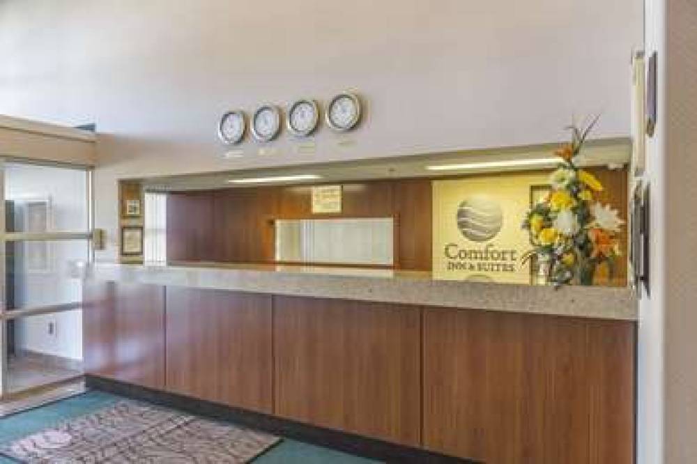 Comfort Inn And Suites 7