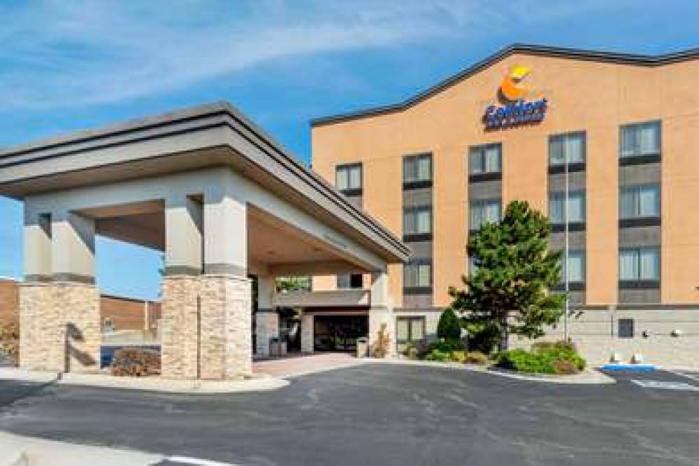 Comfort Inn And Suites 4