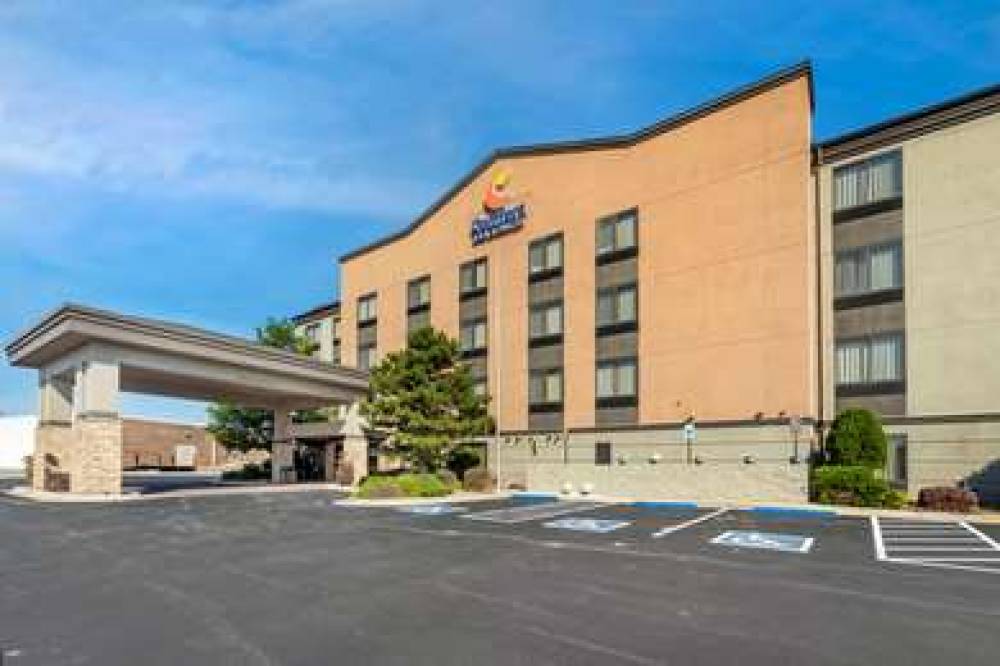 Comfort Inn And Suites 3