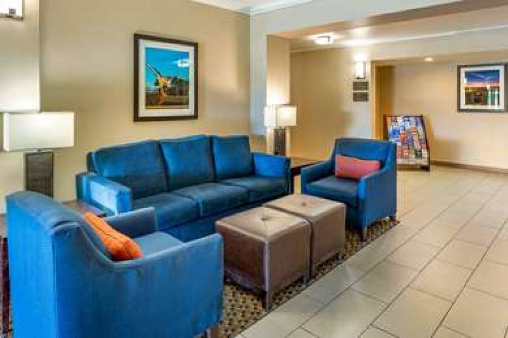 Comfort Inn And Suites 4