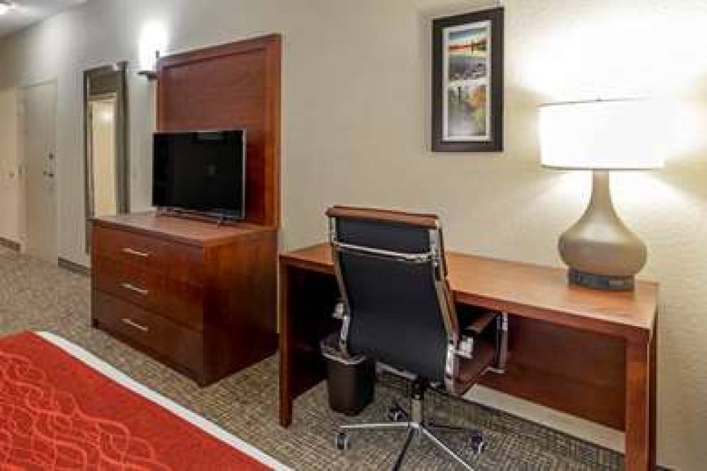 COMFORT INN AND SUITES 8