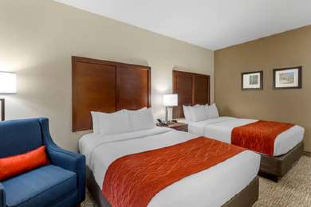 COMFORT INN AND SUITES 6