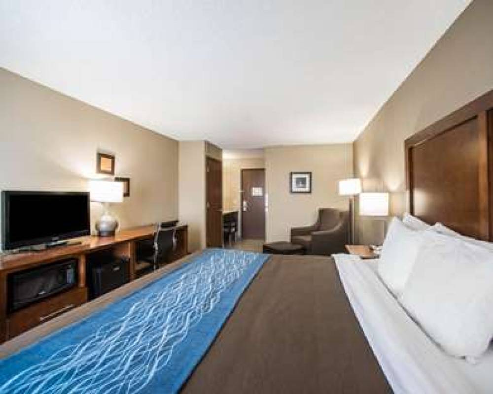 Comfort Inn And Suites 10