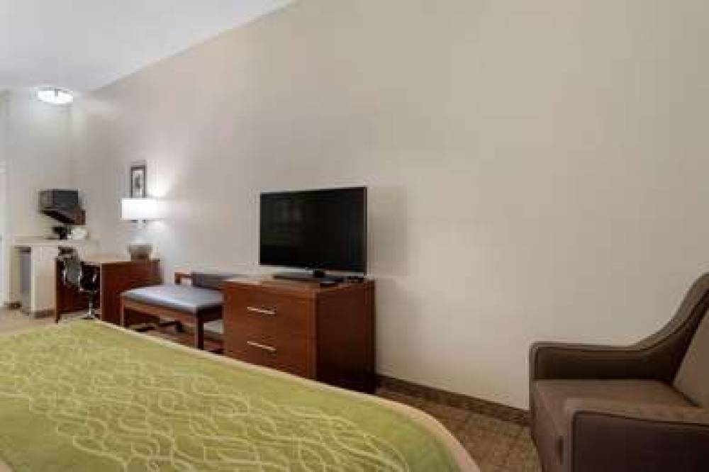 Comfort Inn And Suites 6