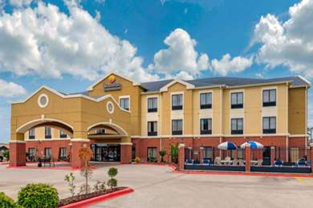 Comfort Inn And Suites 1