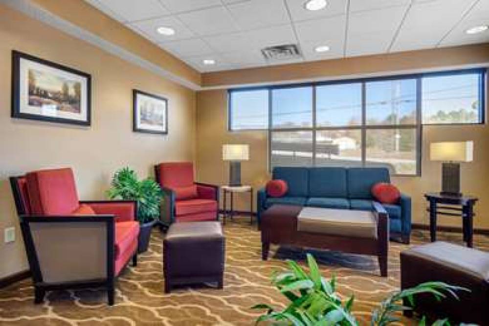 Comfort Inn And Suites 3