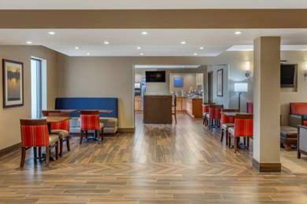 Comfort Inn And Suites 4