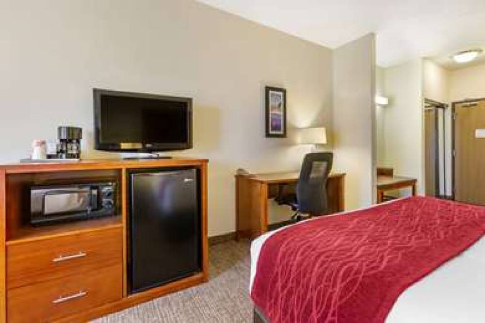 Comfort Inn And Suites 10