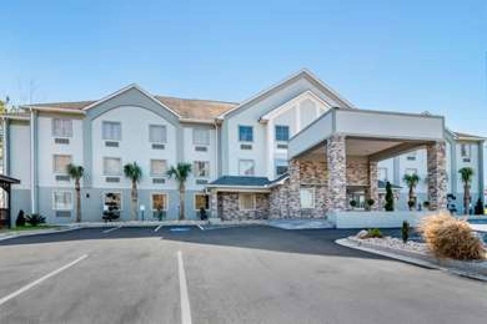 Comfort Inn And Suites 2