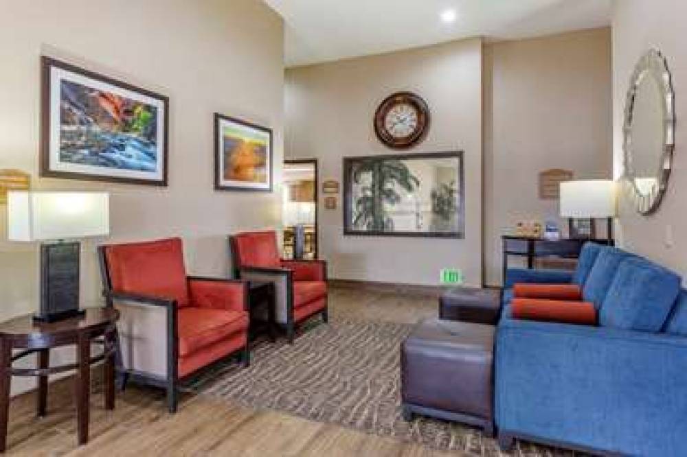 Comfort Inn And Suites 5