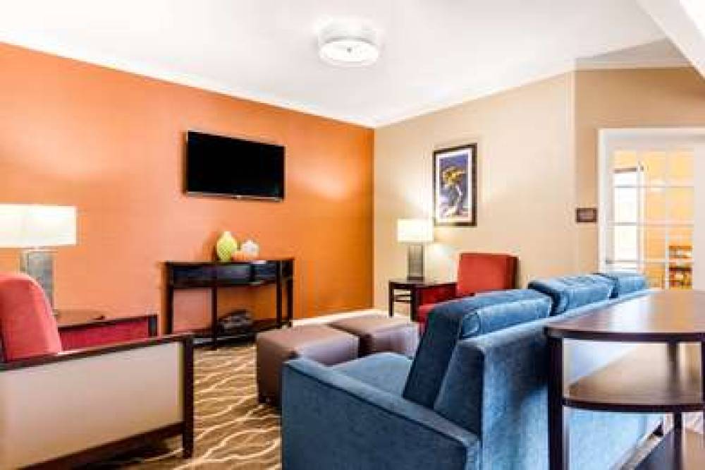 Comfort Inn And Suites 3