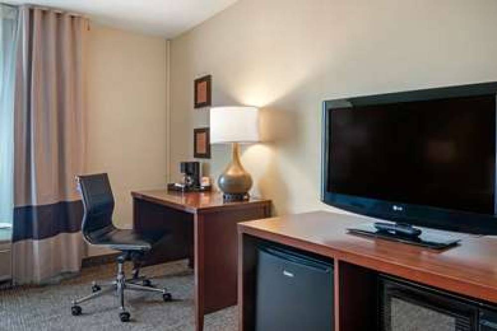 Comfort Inn And Suites 4