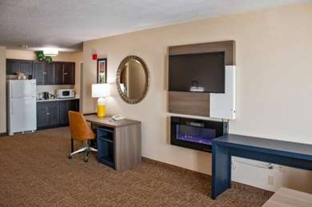 Comfort Inn And Suites 7