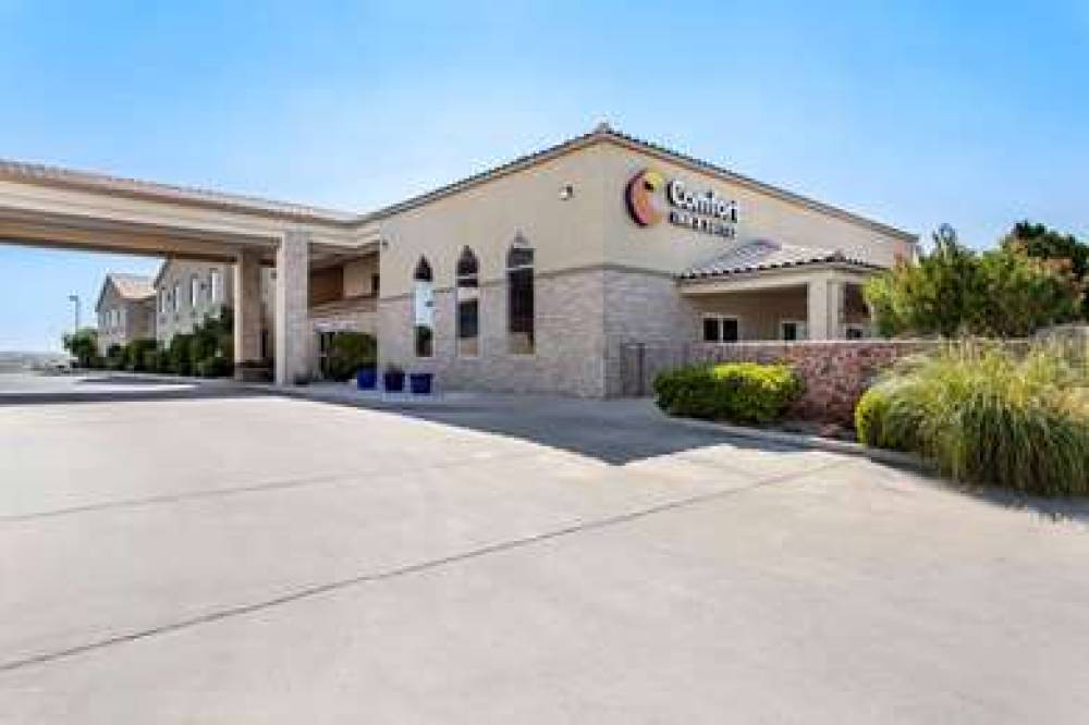 Comfort Inn And Suites 1