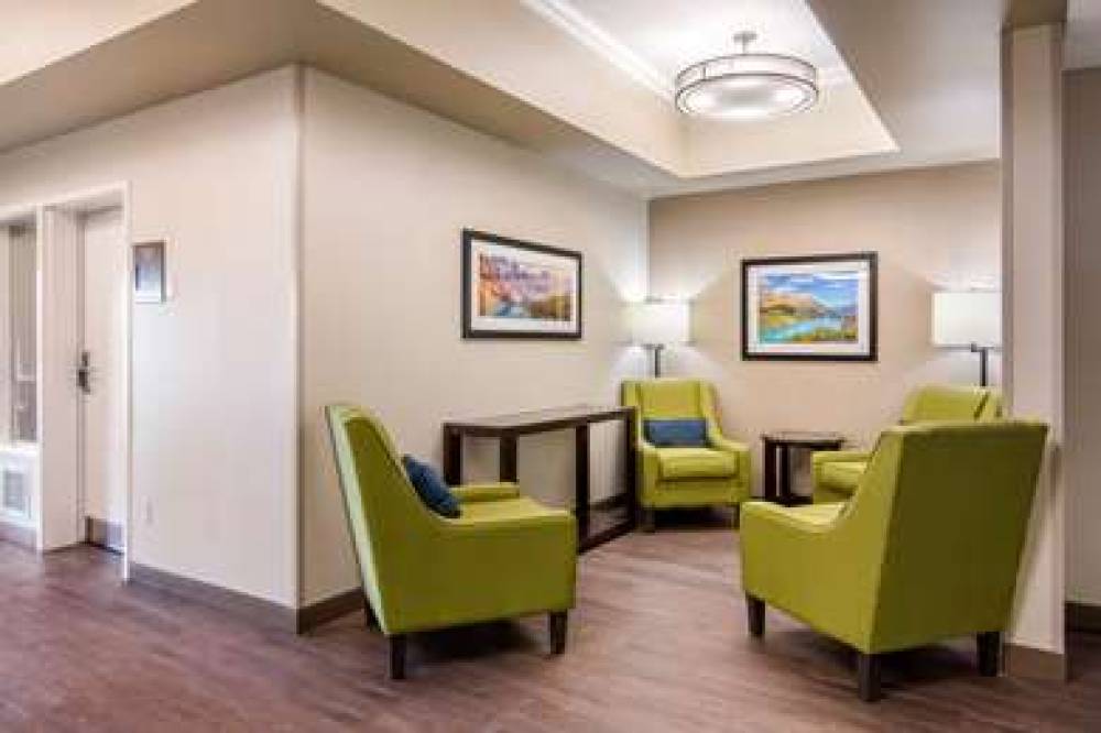 Comfort Inn And Suites 8