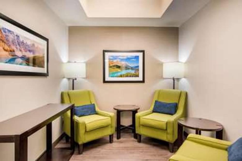 Comfort Inn And Suites 7