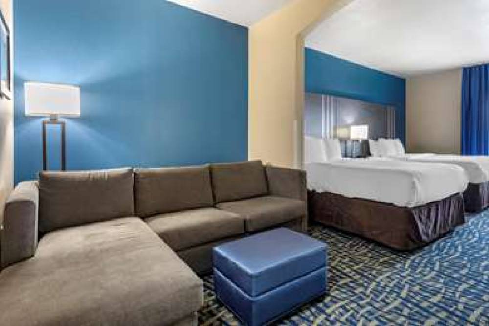 Comfort Inn And Suites 4