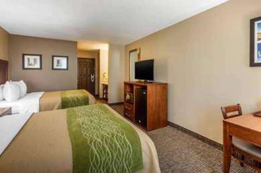 Comfort Inn And Suites 10