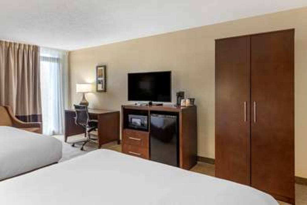 Comfort Inn And Suites 9