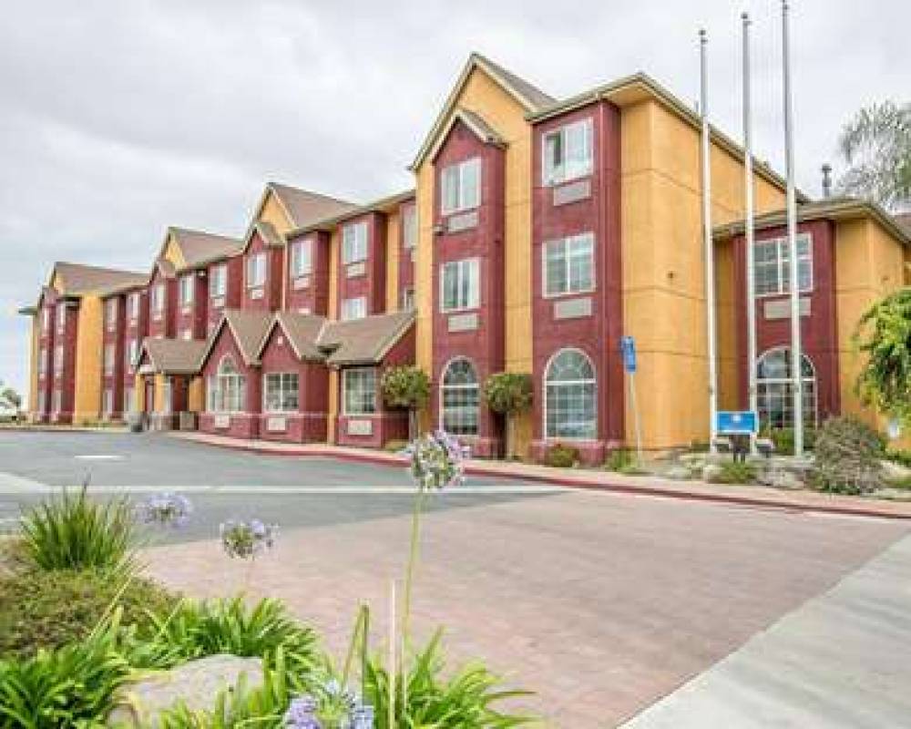 Comfort Inn And Suites 2