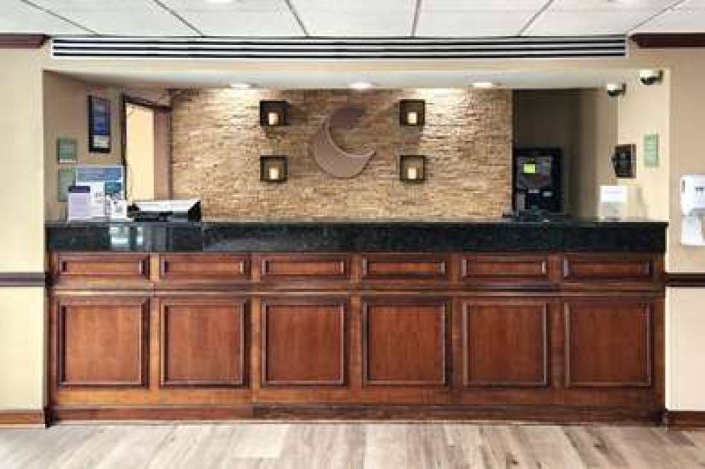 Comfort Inn And Suites 4