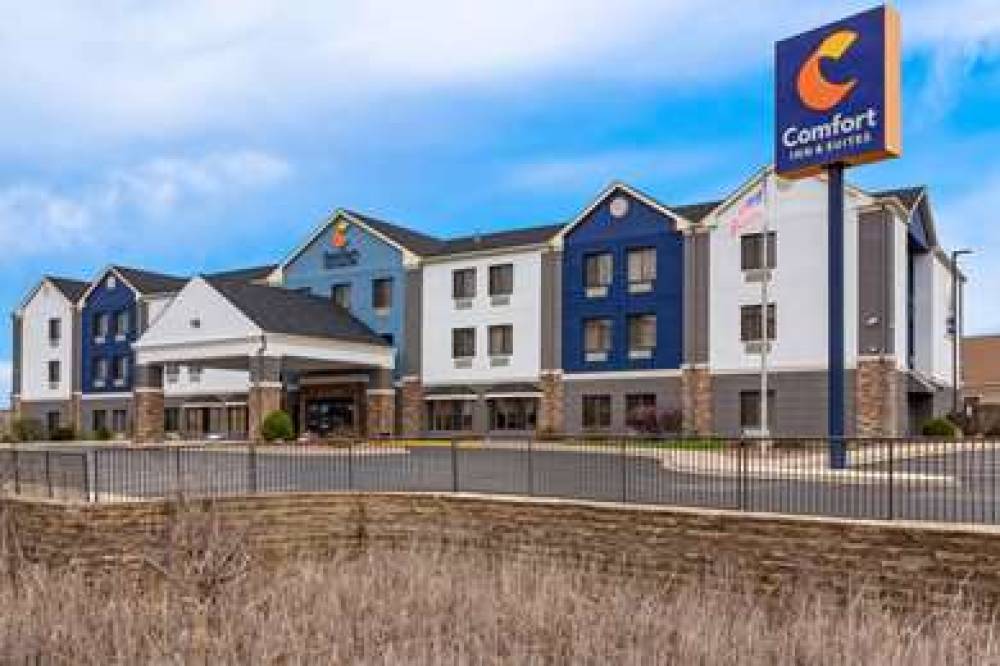 COMFORT INN AND SUITES 5