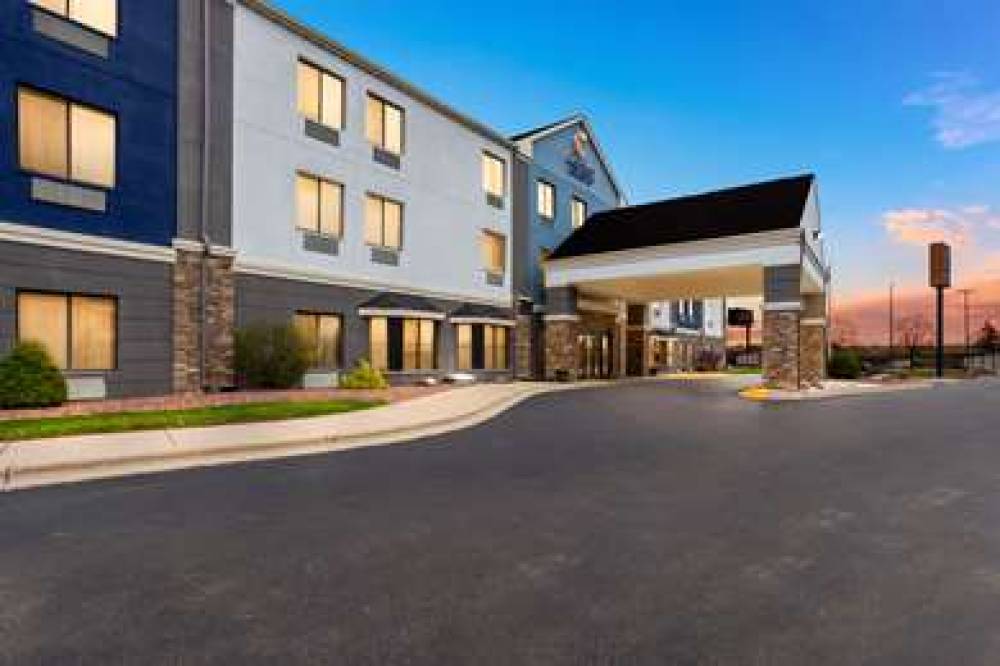 COMFORT INN AND SUITES 6