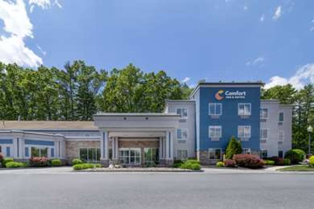 Comfort Inn And Suites 2