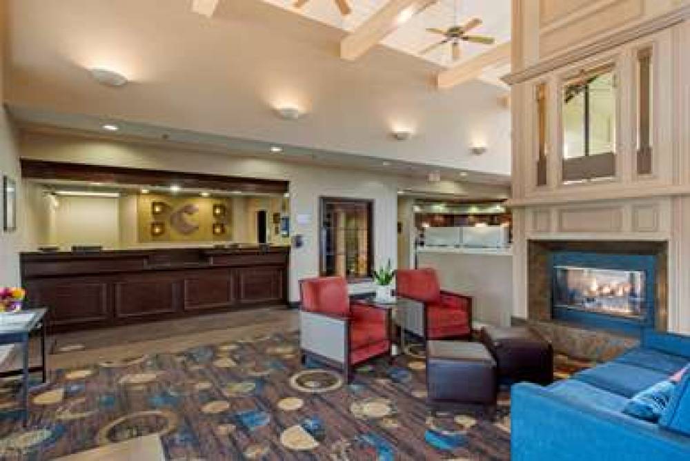 Comfort Inn And Suites 5