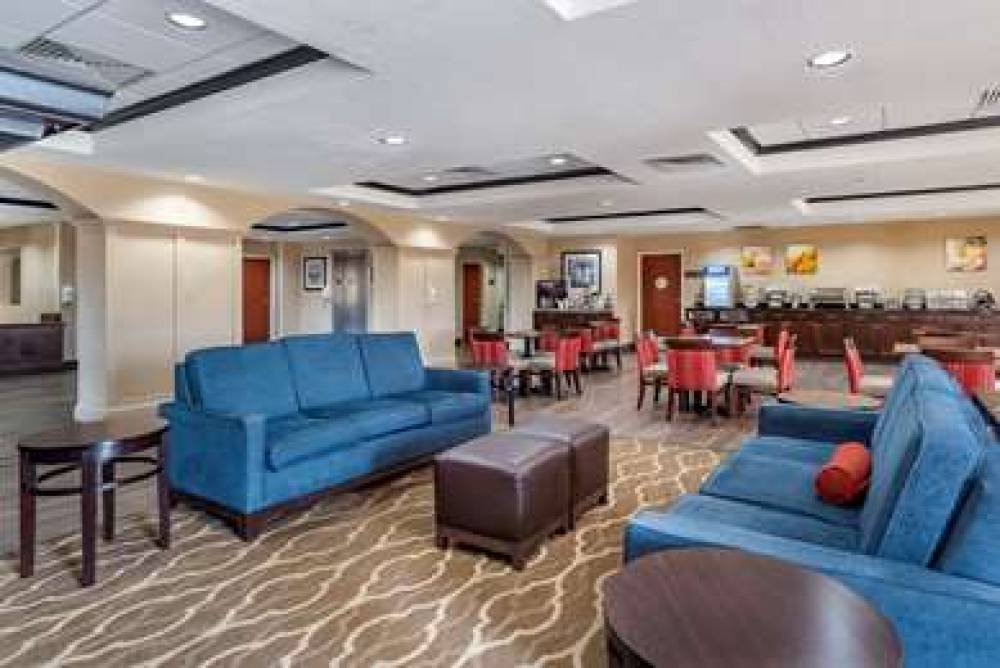 Comfort Inn And Suites 3