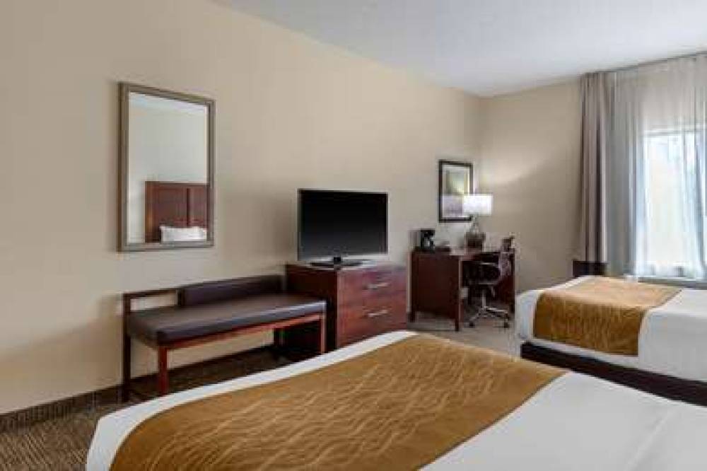 Comfort Inn And Suites 10