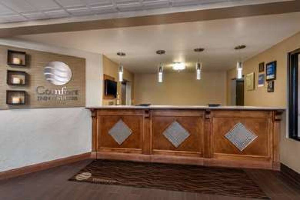 Comfort Inn And Suites 4